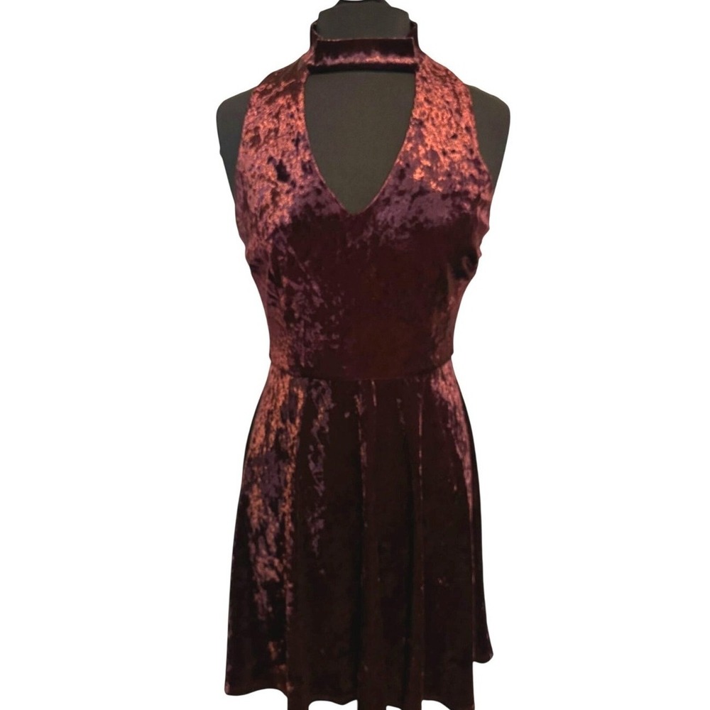 London Times Crushed Velvet Dress – Purple – Size 6 –‎ Keyhole Cutout Detail